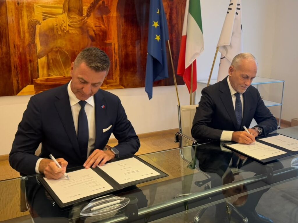 R.Podhorec a M.Pignotti pri podpise memoranda