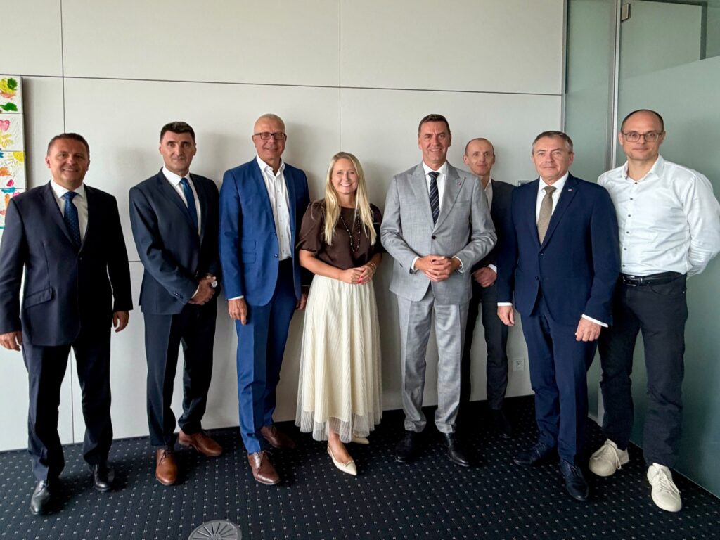 Predstavitelia Eximbanky a SLSP